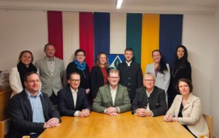 Die Vertreter des neu gewählten Gemeinderats im Sitzungssaal